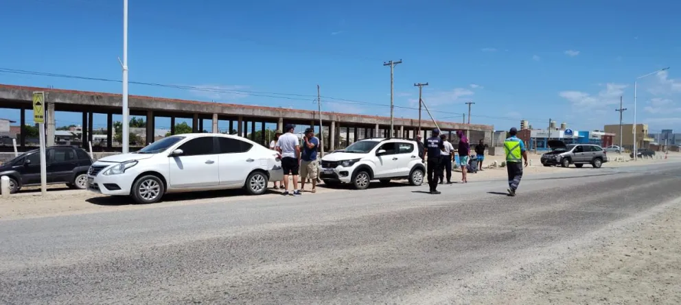 Choque en cadena en el ingreso a Las Grutas. 