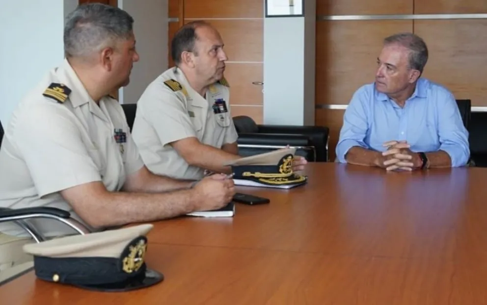 Reunión de Pesatti con autoridades de la fuerza.