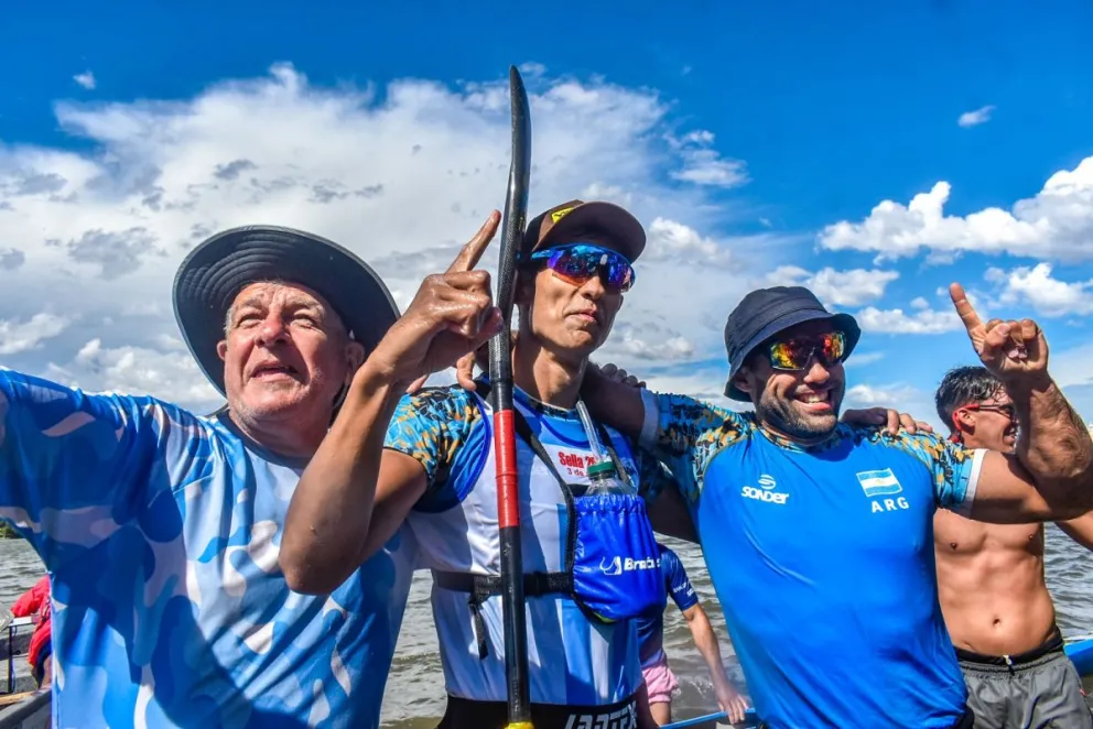 Julián Salinas y Juan Ignacio Cáceres los nuevos dueños de la Reghata del río Negro. (Foto: Vanesa Schwemmler)