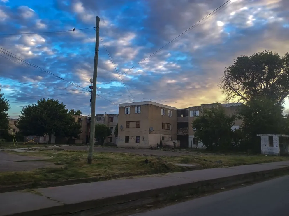 La tranquilidad regresó al populoso barrio viedmense. 