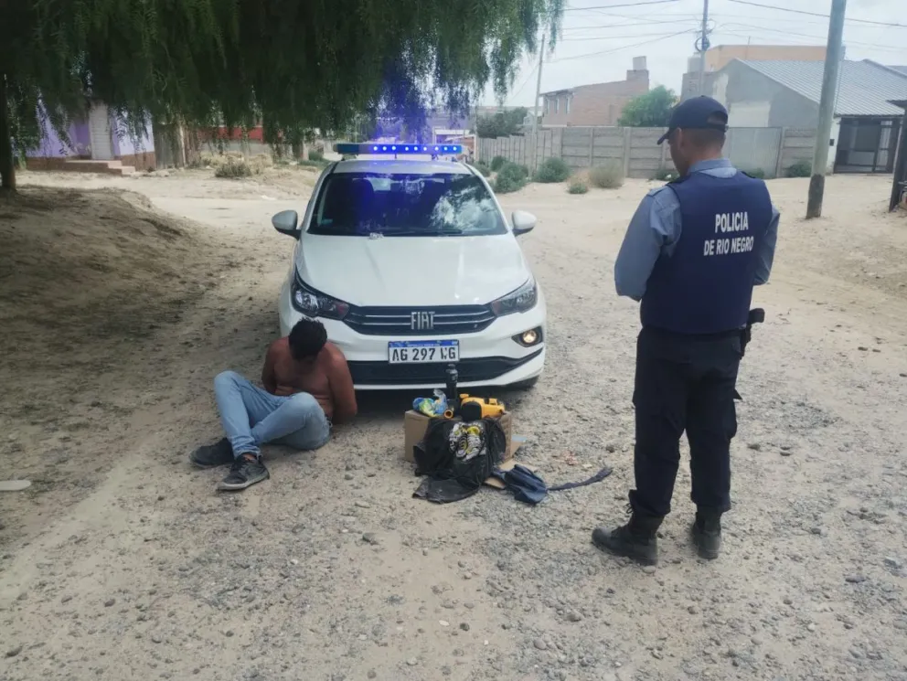El joven fue detenido en la vía pública. 