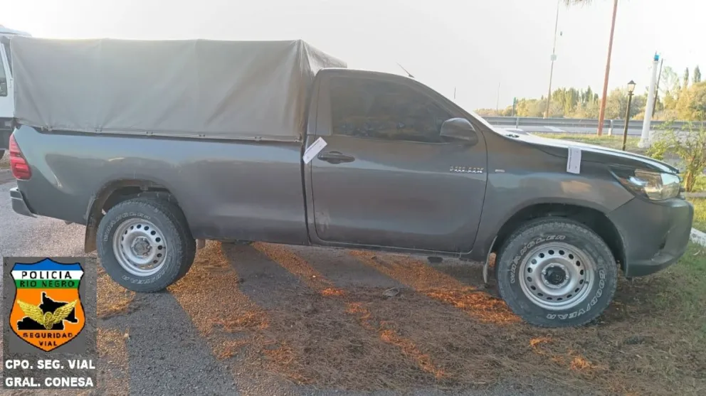 Camioneta secuestrada en Conesa por llevar a personas en forma ilegal. 