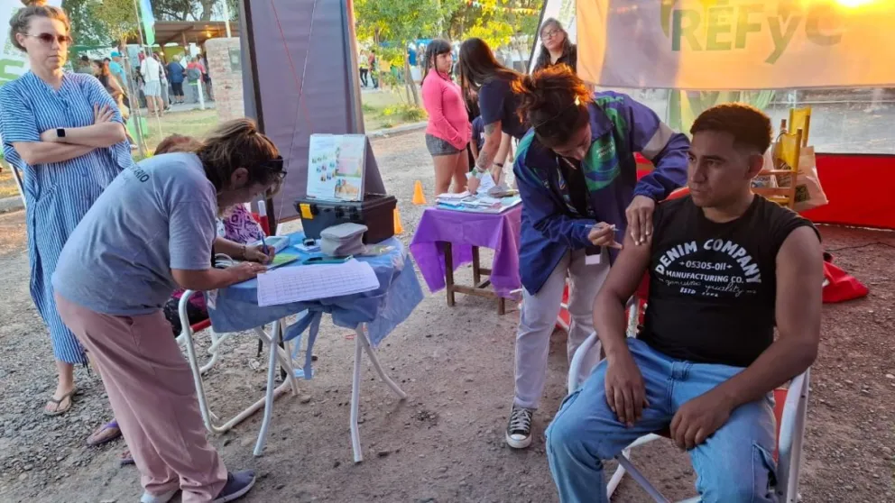 Personas aprovecharon a vacunarse.