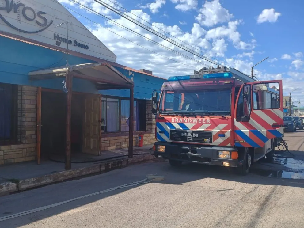 Fue afectado otro local comercial más pequeño. (Fotos Vanesa Schwemmler)