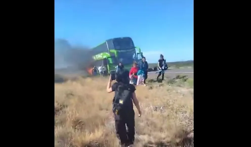 Los pasajeros lograron bajarse de la unidad. 