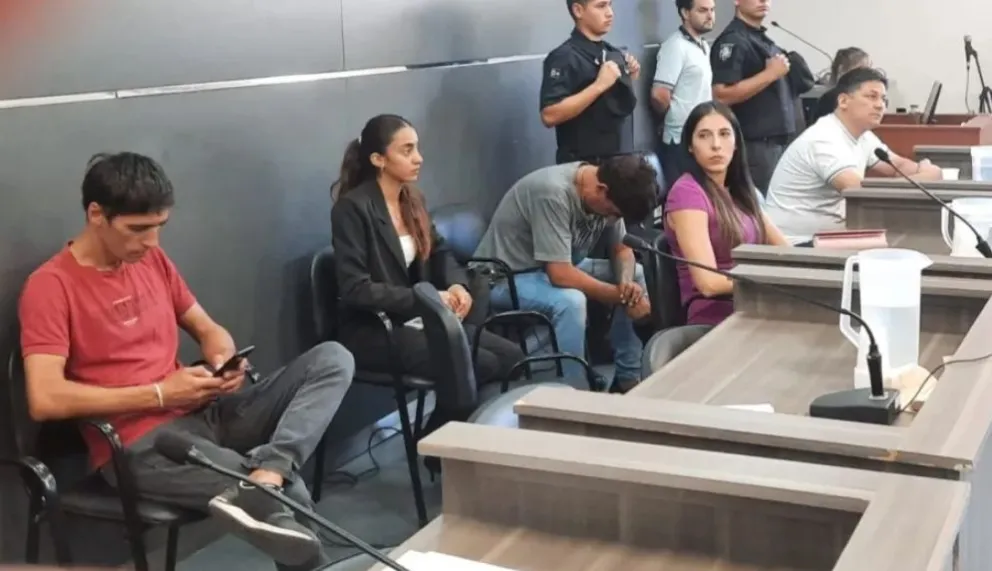 Los imputados José Jafri, Ricardo Cau, Germán Antilaf y Maximiliano Lagos escuchan las palabras de la jueza.