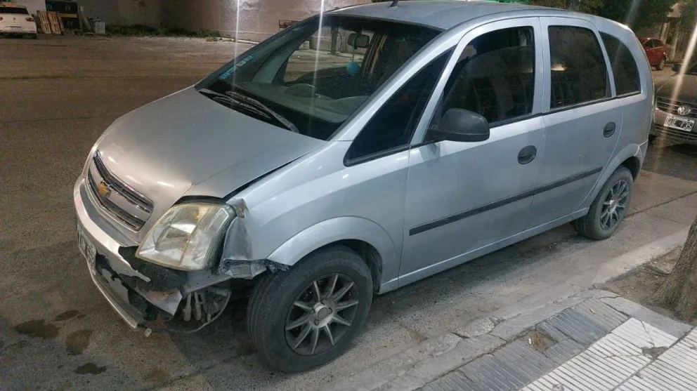 Chevrolet Mervia robado y chocado en Carmen de Patagones.