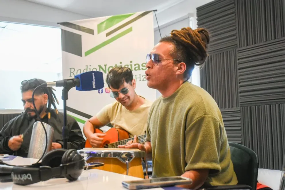 La Colombiana a pleno en Radio Noticias. Fotos Vanesa Schwemmler. 