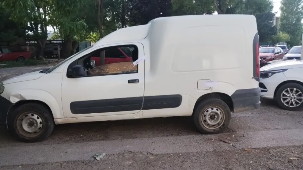 La Fiorino que cruzó desde Patagones para el ataque a la unidad policial de Viedma.
