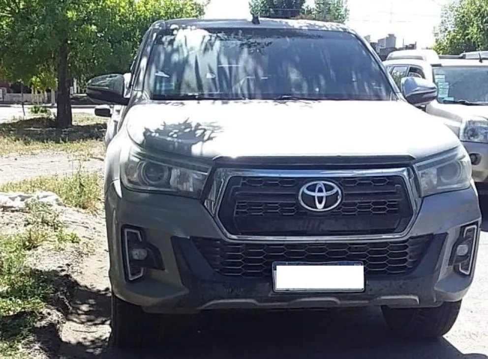 El vehículo fue hallado estacionado en la vía pública.