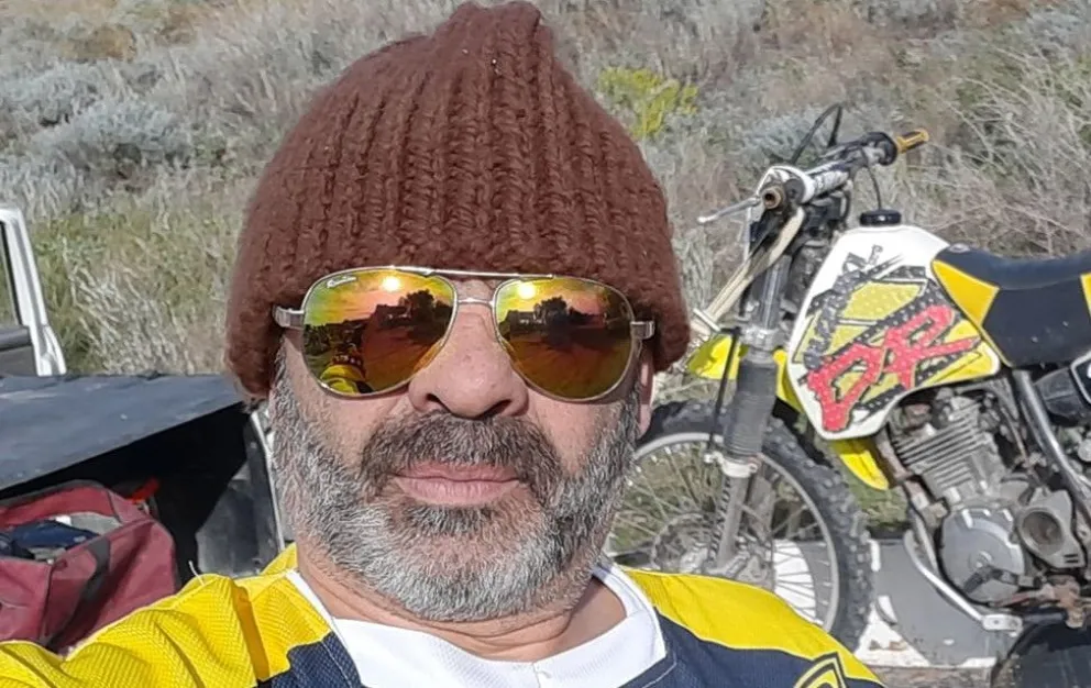 "Chicho" Cabalieri con su moto, otra de sus grandes pasiones. 