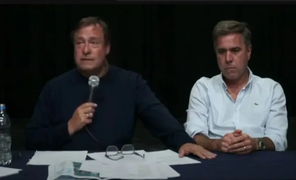 Weretilneck brindó detalles del daño del paso del fuego junto al intendente de El Bolsón, Bruno Pogliano.