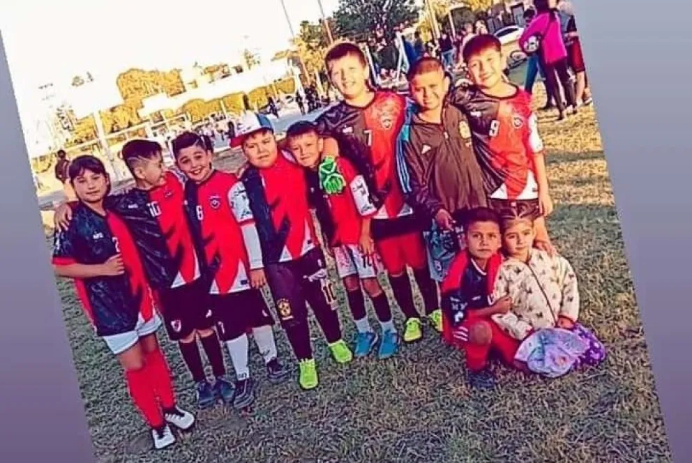 Los chicos que conforman el primer equipo de la escuelita. 