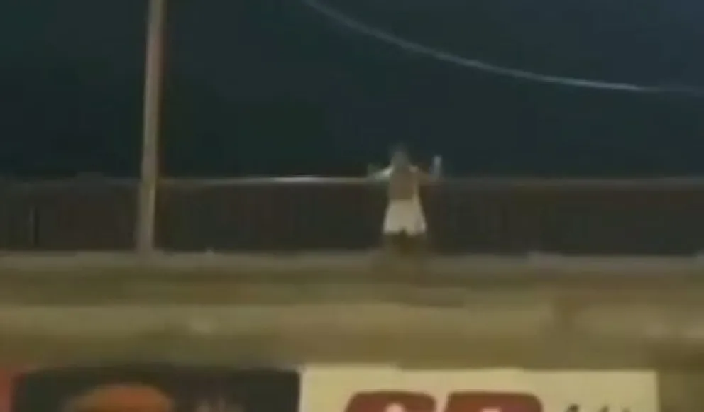 Delirio por un baile viral en el Puente Nuevo de Viedma. 