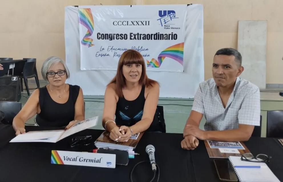El Congreso Extraordinario del gremio docente debatió durante ocho horas en Roca.