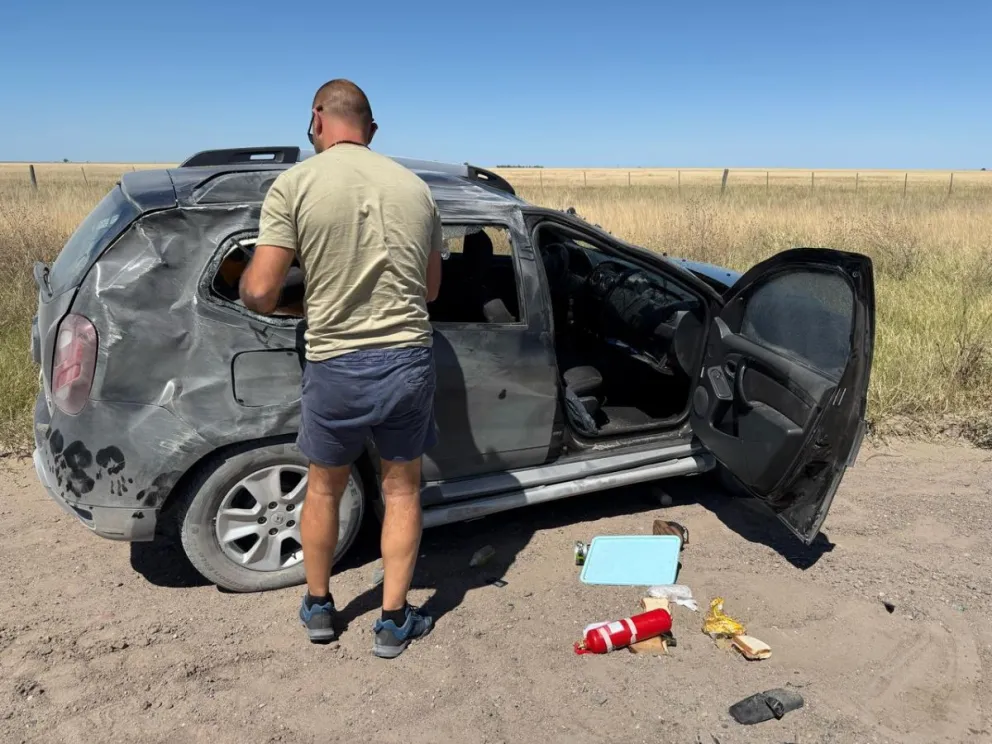 Personal de Defensa Civil ayudó a los involucrados. 