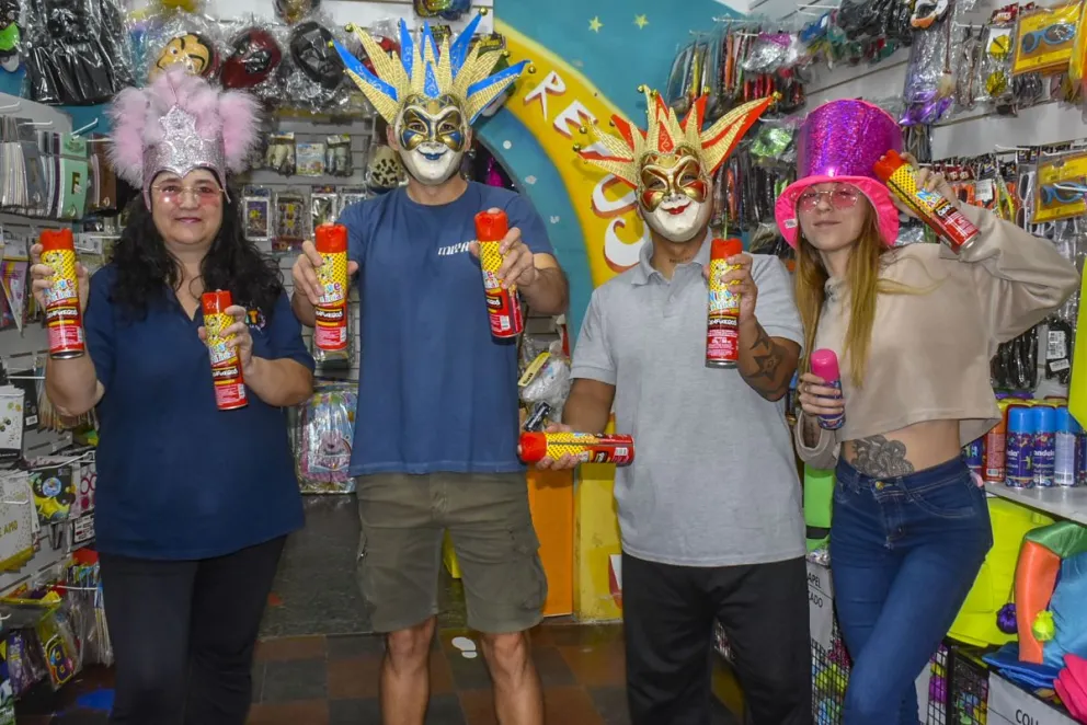 Carnaval con Distribuidora Tito en Viedma. Fotos Vanesa Schwemmler para NoticiasNet. 