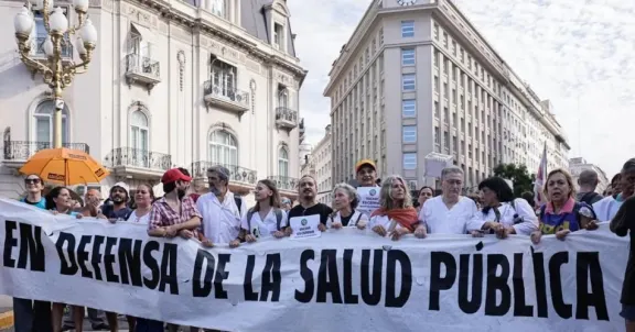 Más de 100 médicos renuncian al Ministerio de Salud: ¿qué está pasando?