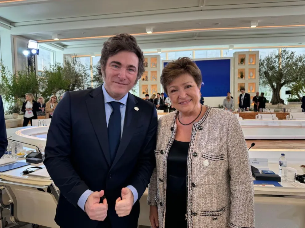 Javier Milei junto a Kristalina Georgieva, la directora gerente del FMI. 