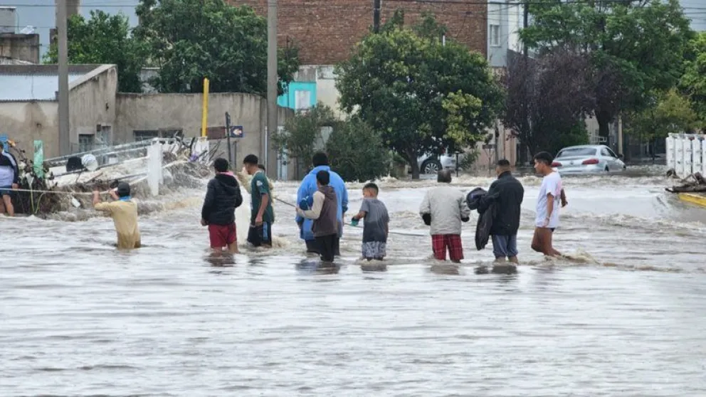  Calles inundadas y viviendas anegadas marcan el panorama desolador. (Foto: gentileza La Nueva)