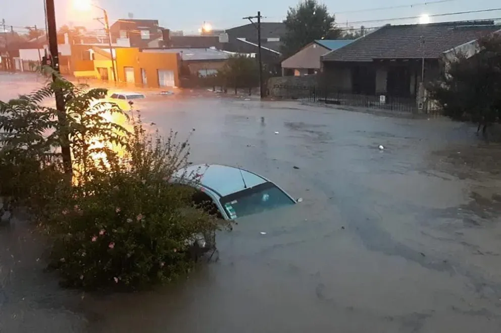 Temporal en Bahía Blanca y una desesperante búsqueda. 