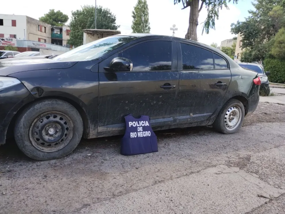 Auto robado anoche que fue recuperado en cuestión de horas en la toma Unión de Viedma. 