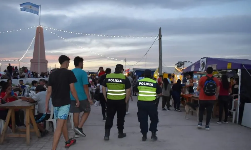 Intensa presencia policial en el predio de la fiesta. 
