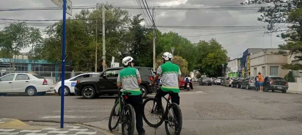 Los trabajadores municipales están atentos y prestos para su labor diaria. 
