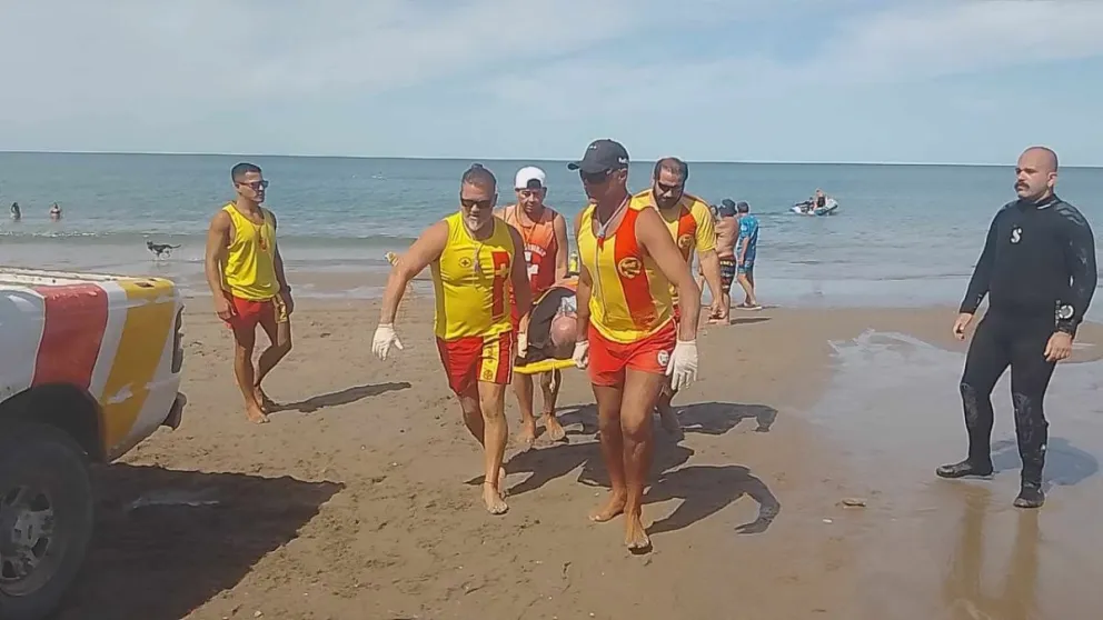 El hombre presentaba dificultades para moverse cuando fue asistido.