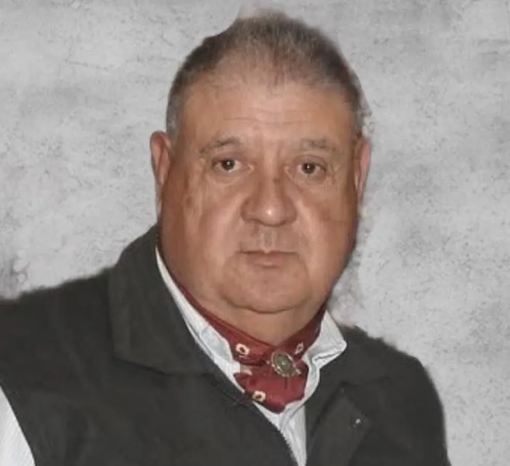 Uno de los pocos hinchas de Chacarita en Viedma. Foto gentileza.