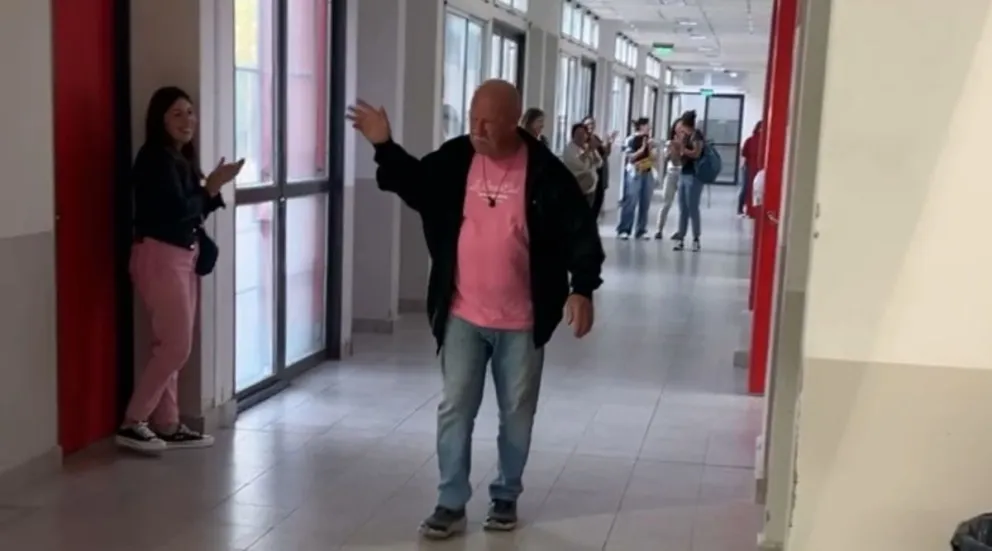 La emotiva despedida de sus alumnos y de toda la comunidad educativa. 