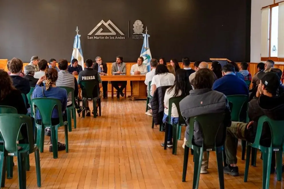 Los detalles del pliego se dieron a conocer durante una conferencia de prensa en San Martín de los Andes. 