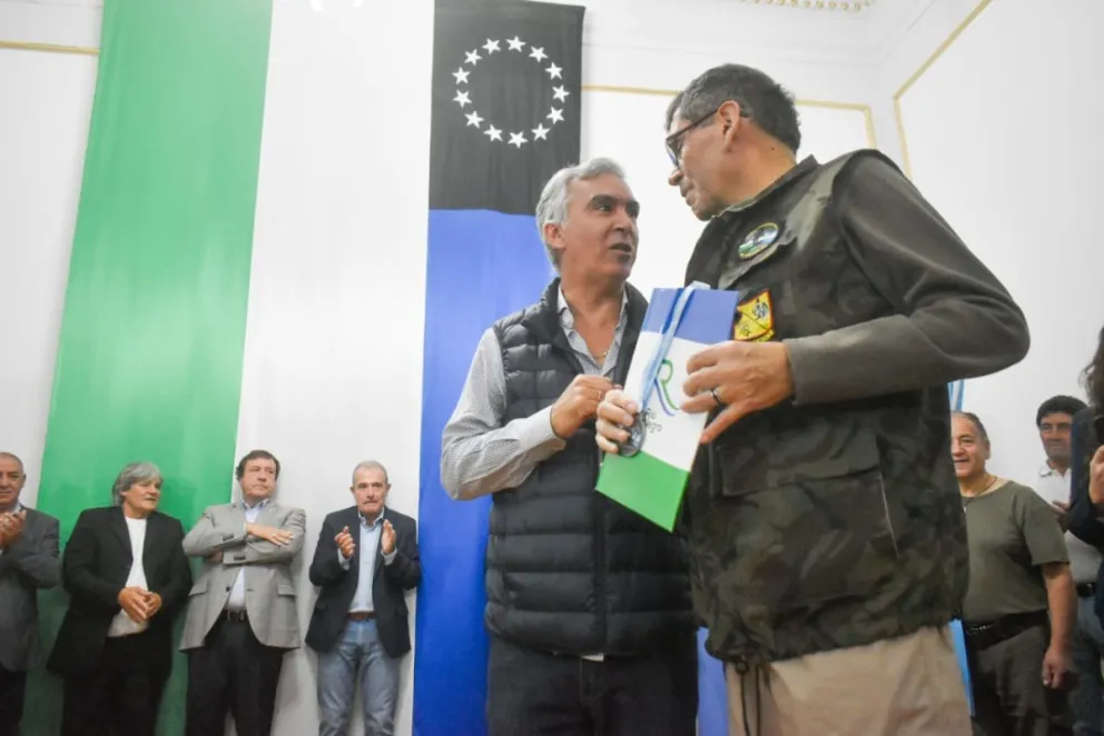 El legislador Facundo López en el reconocimiento a ex soldados de Malvinas (Fotos: Vanesa Schwemmler)