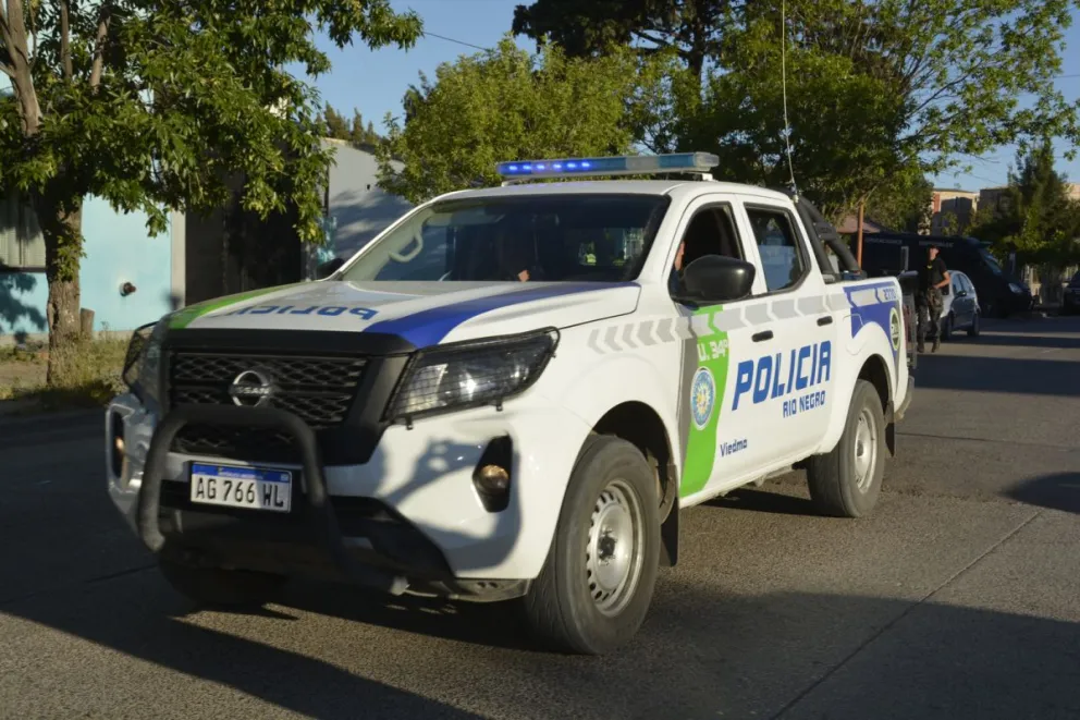 La policía actuó con celeridad para detener al individuo.