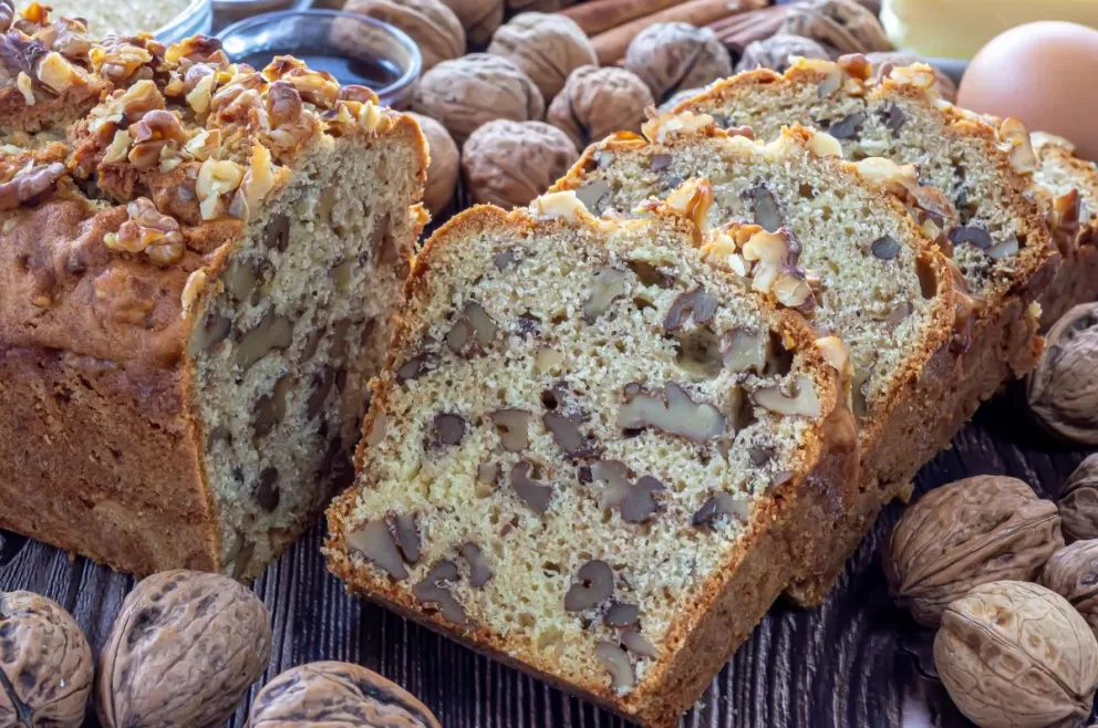 Torta casera de manzana y nuez. 