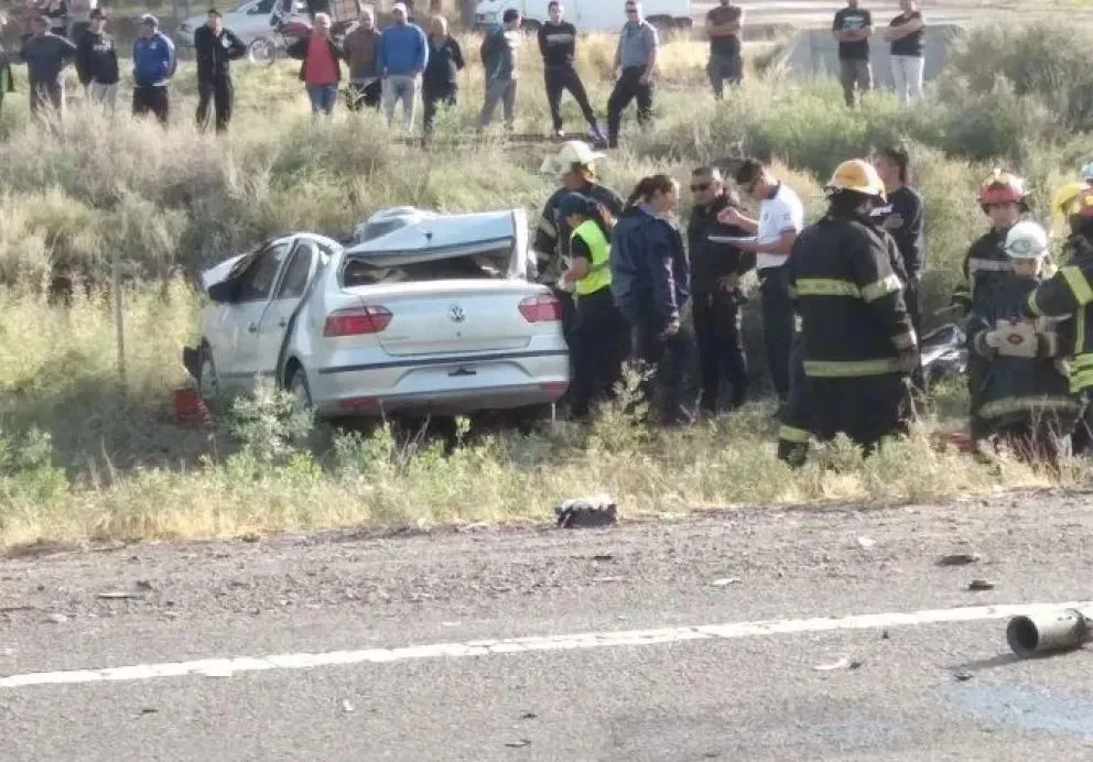 Un nuevo saldo fatal arrojó un accidente que se registró en la mañana de hoy sobre la Ruta 22 a pocos kilómetros de Villa Regina. Foto (LCR).
