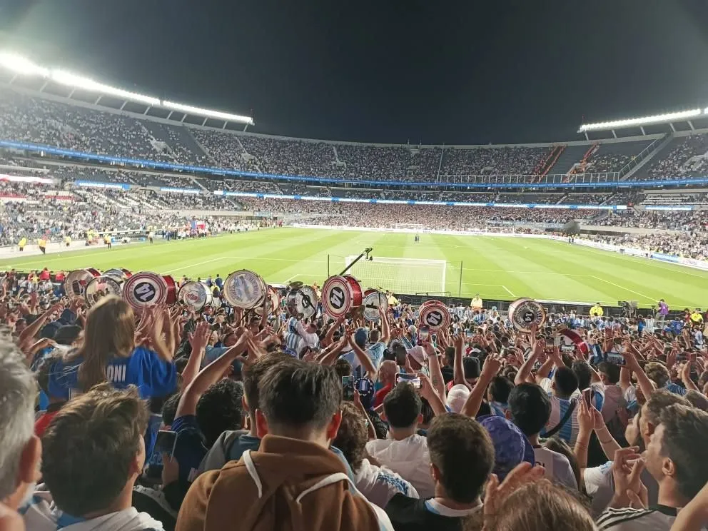Fiesta monumental por la Selección Argentina, con presencia de viedmenses. 