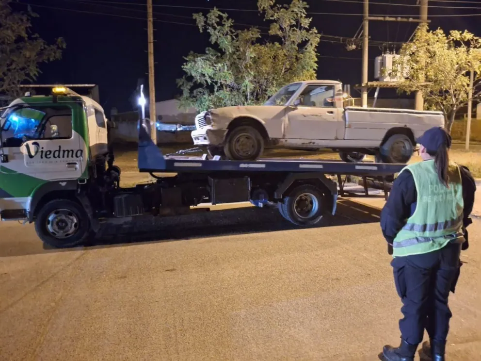Arduo trabajo policial para evitar la circulación de rodados en infracción en Viedma. 