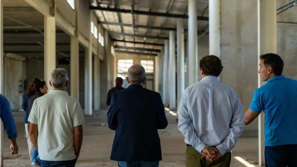 Autoridades recorren la terminal de ómnibus. Crédito: Ezequiel Floridia / Gobierno de Río Negro