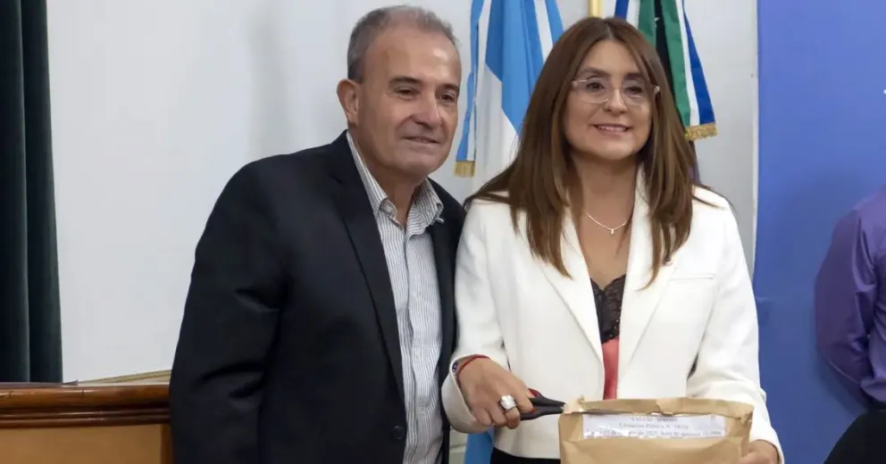 El vicegobernador Pedro Pesatti y la presidenta del IPROSS, Marcela Ávila.