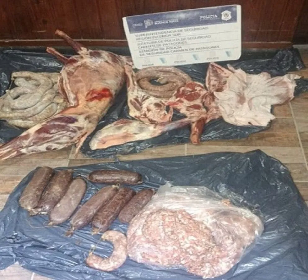 La carne sustraída fue recuperada por personal policial. 