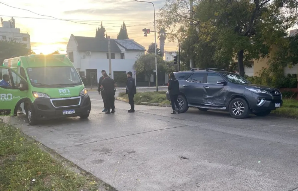 Uno de los accidentes de esta semana se dio en Rivadavia y Urquiza, donde hay semáforo (Foto: NoticiasNet)