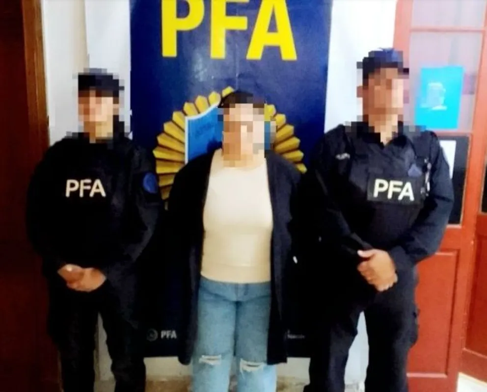 La detenida se quedó sin escape en el centro de Viedma. Foto Policía Federal. 