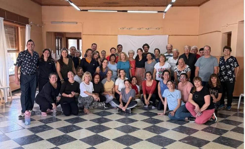 Sala llena del Centro Cultural de Conesa por el taller de tango. 