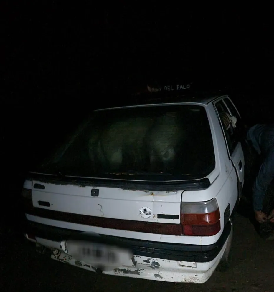 El Renault 21 en el que el cazador llevaba 6 perros