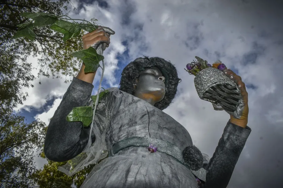 El arte callejero es una pasión para Valeria Moya. Fotos Vanesa Schwemmler para NoticiasNet.