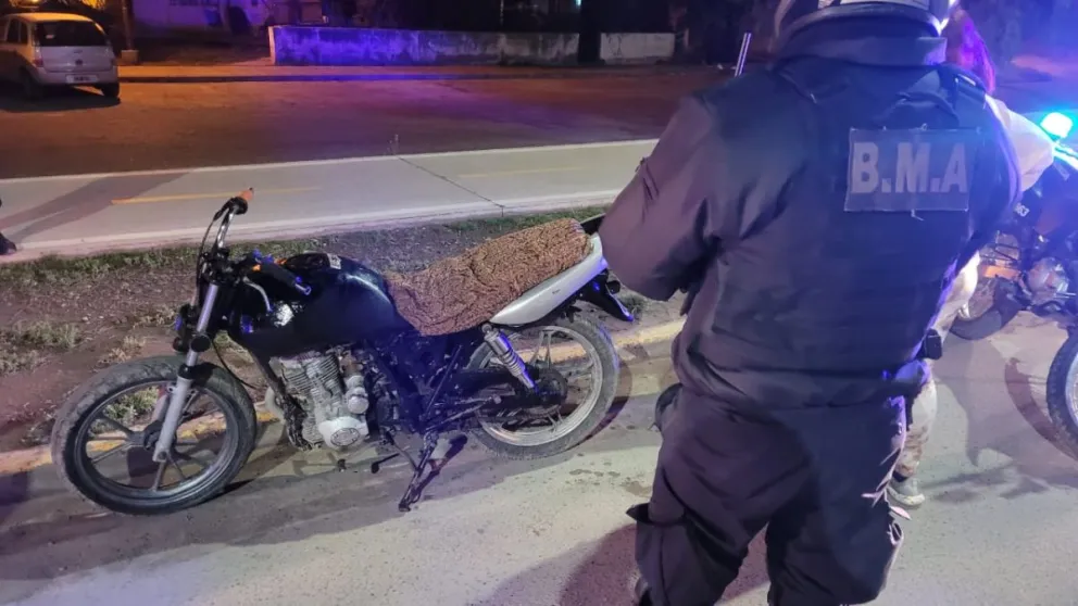 Moto robada en 2022 fue recuperada por policías de la Comisaría 34 de Viedma. 