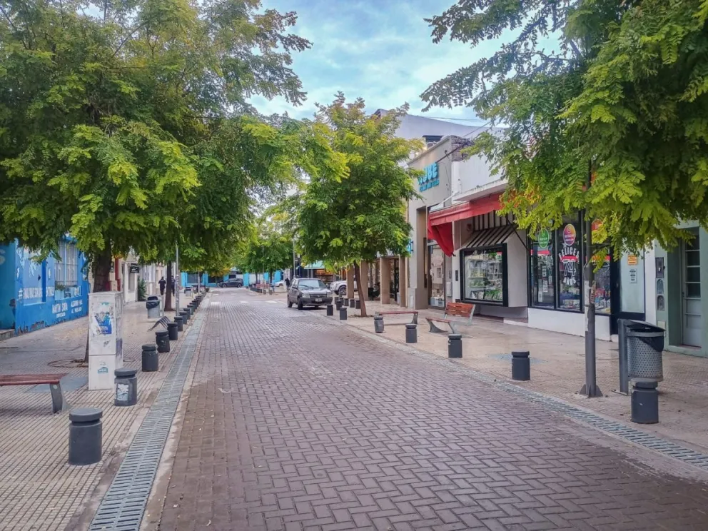 Los organismos meteorológicos presentan datos opuestos en temperatura y nubosidad.