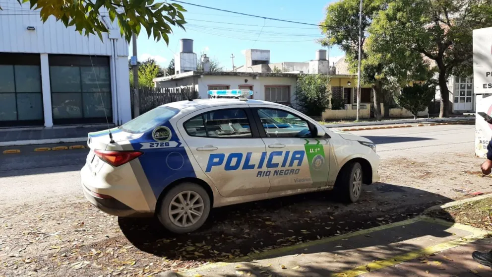 Detención en pleno corazón de Viedma. Foto NOTICIASNET. 