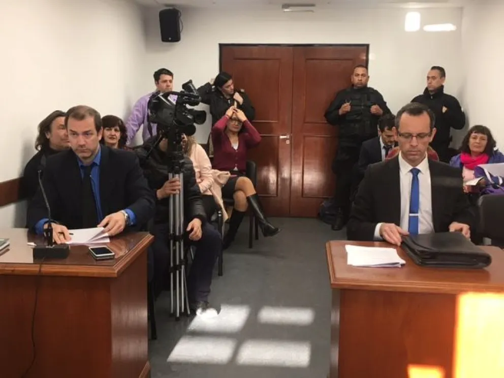 El entonces fiscal Puntel (izquierda) y Vega cuando condenaron por ocho años en 2017 al sujeto por la muerte de Irma Casadei.